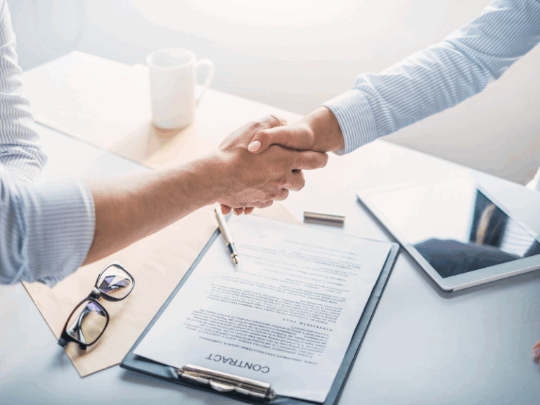 Gestión de contratos SLA y monitoreo continuo en relaciones de outsourcing empresarial