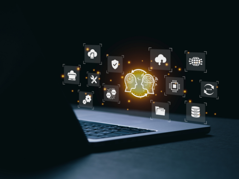 Profesionales de tecnología en sesión de traspaso de conocimiento durante onboarding de nuevo proveedor TI