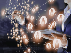 Panel digital con indicadores de seguridad, cumplimiento y gobierno de datos para auditoría Ley 21.719 en Chile.