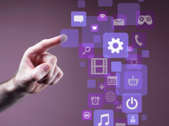 Interfaz táctil con iconos de aplicaciones empresariales flotantes en tonos morados, simbolizando accesibilidad y democratización tecnológica